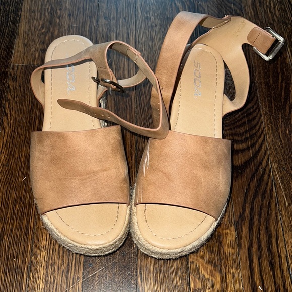 Good condition platform sandal - Picture 1 of 5